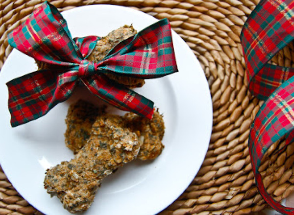 Homemade Doggie Treats with Peanut Butter,  Banana + Parsley